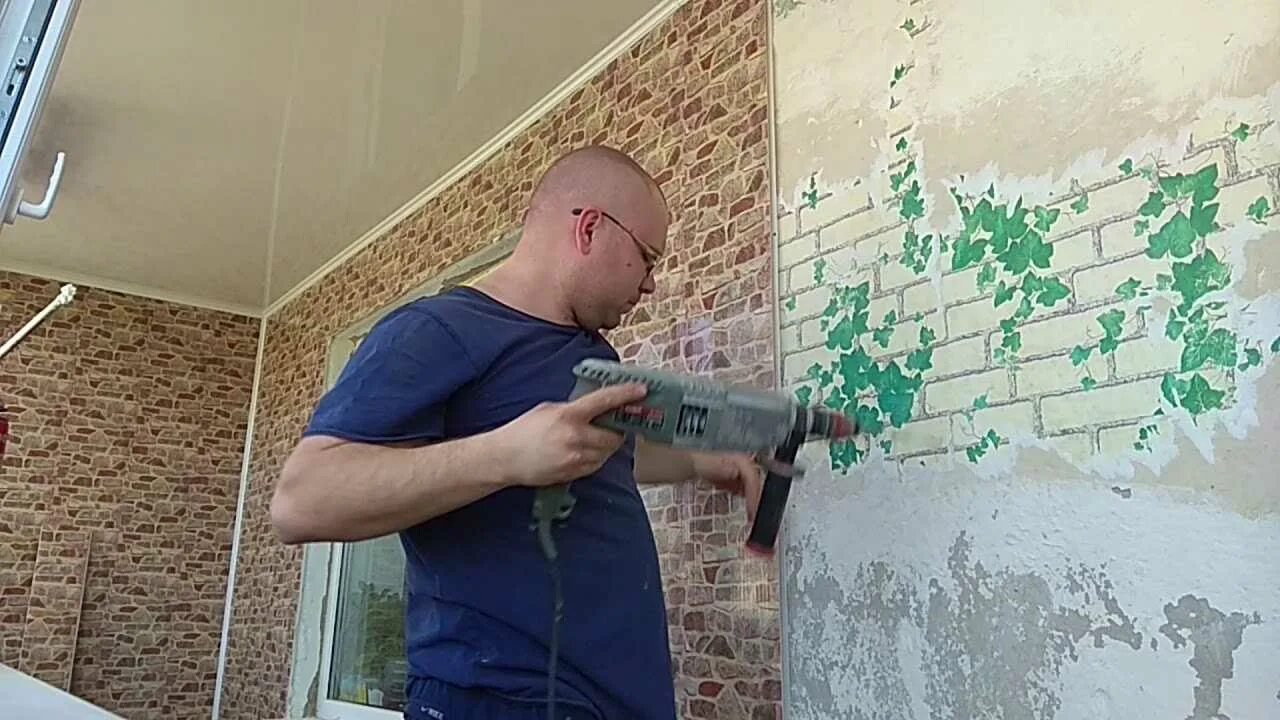 Можно использовать пвх на улице ли. На что клеить пластиковые панели к стене. монтаж листовых панелей. наклеивание панелей пвх на стену. монтаж листовых панелей пвх.