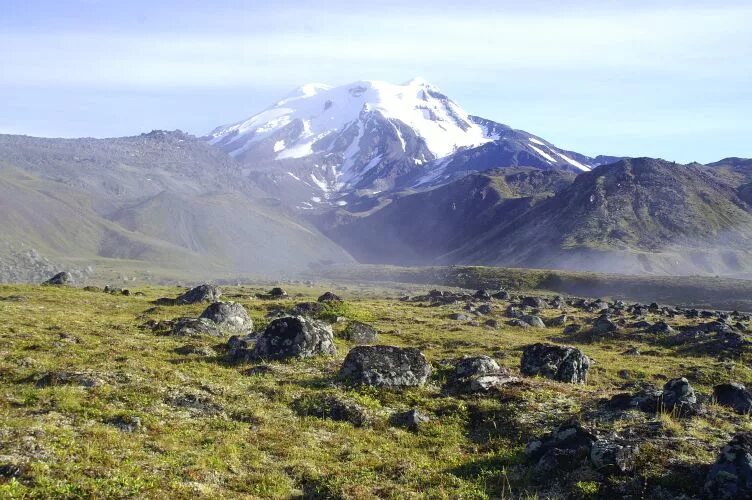 Ичинская сопка камчатка. Ичинская сопка горы. Вулкан ичинская сопка. Вулкан ичинская сопка. Вулканы камчатки всемирное наследие.