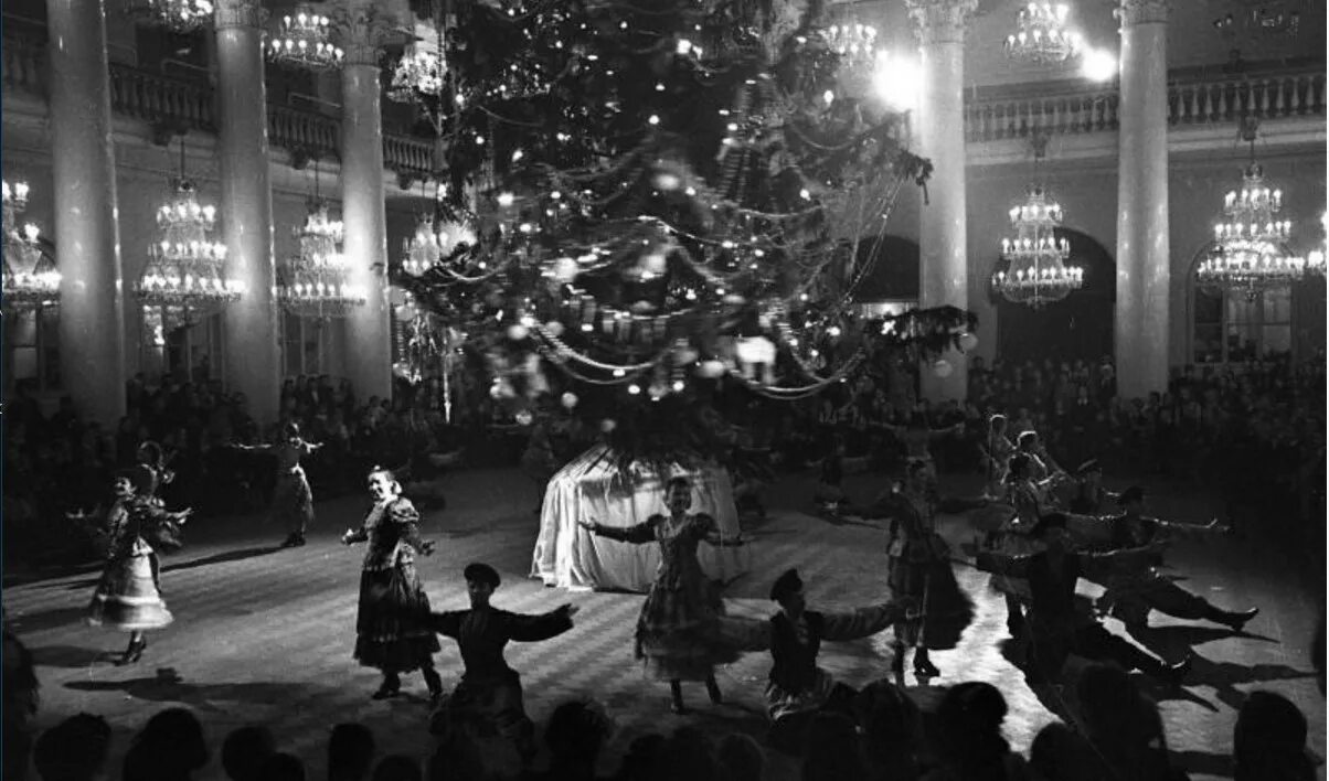 Первая кремлевская елка 1936. Новогодняя елка. Новогодняя елка 1936 года. Новогодняя ёлка 1935 года. Новый год 1936.