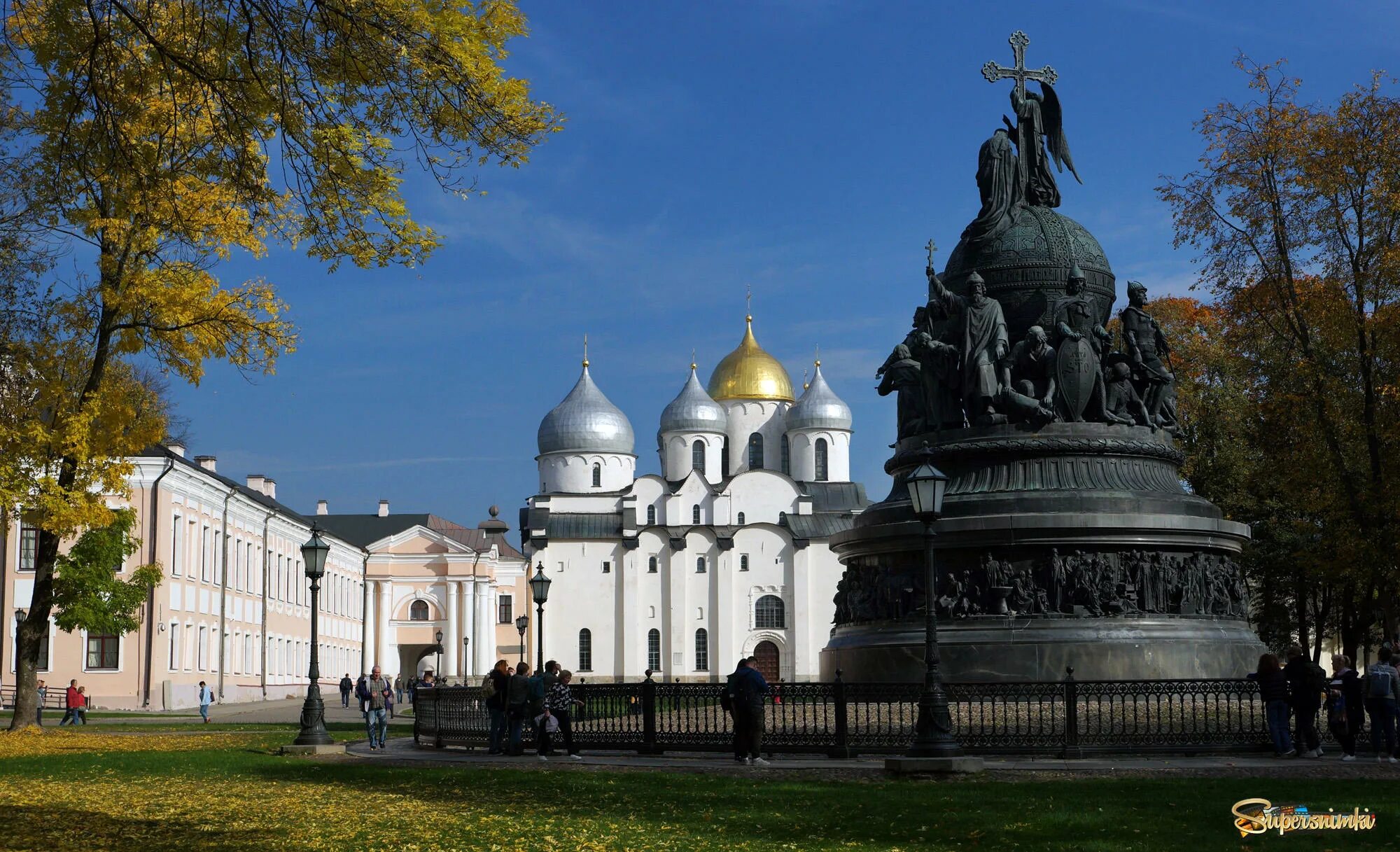 Софийская спб. Софийский собор Великий Новгород купола. Купола Святая София Великий Новгород. Купол Софийского собора в Великом Новгороде. Великий Новгород тысячелетие России Софийского собора.