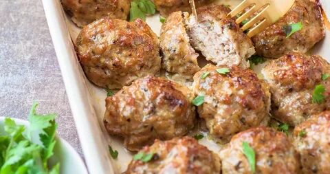 Запеченные котлеты с овощами