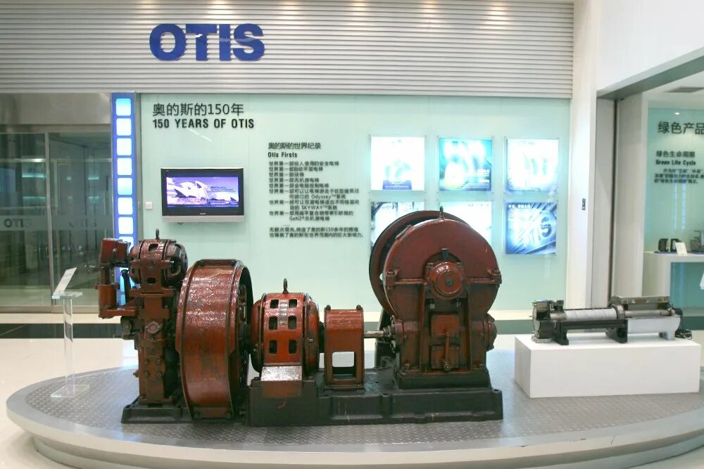 Otis Elevator Company. Otis Worldwide Corporation. Подъёмный лифт на машине. Группы Отис производство лифтов.