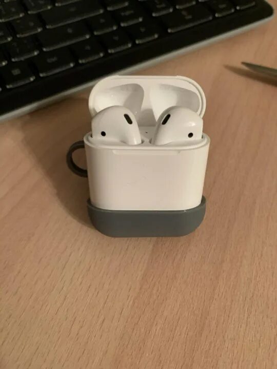 Airpods pro без кейса. Air pods 2.2. AIRPODS Air 2 кейс. AIRPODS 2 без беспроводной зарядки. Apple AIRPODS 2 (без беспроводной зарядки чехла) Color красные.