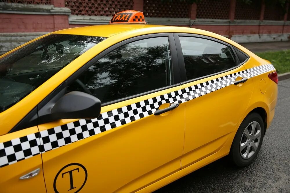 Фото такси машин. Желтое такси. Желтая машина такси. Автомобиль «такси». Цвет такси.