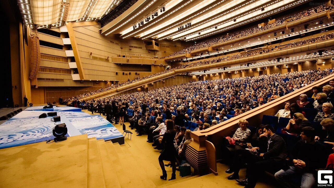 Кремлёвский дворец концертный зал. Кремлевский дворец съездов зал. Москва государственный кремлевский дворец большой зал. Кремлевский концертный зал москва. Кремлёвский дворец концертный зал.