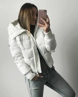 Куртка светлого цвета