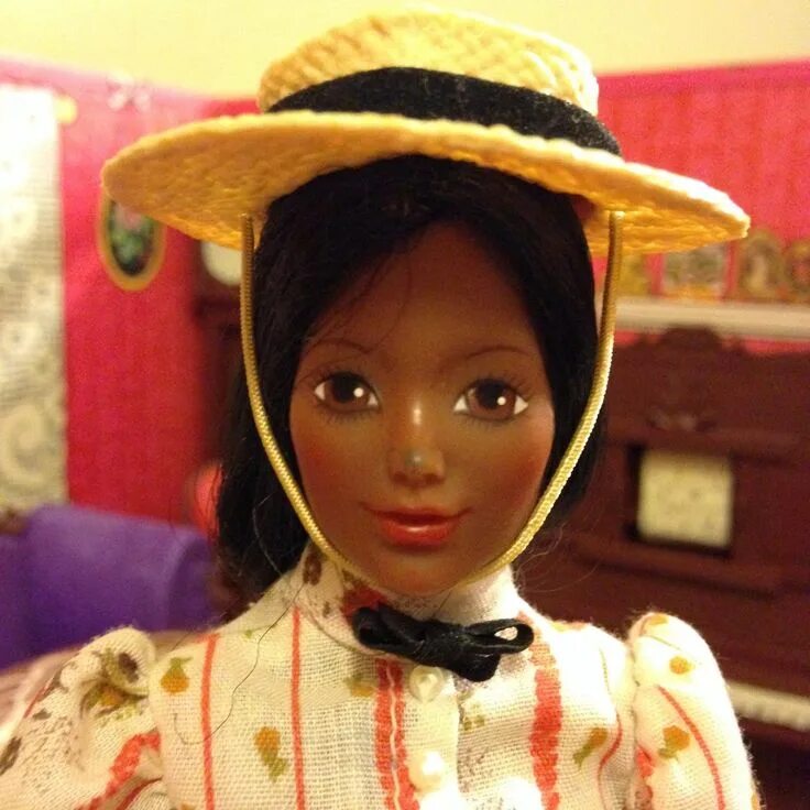 Куклы как переводится. Кукла Jodie. Куклы идеал 1975. Golden girl кукла. Khaki girl куклы.
