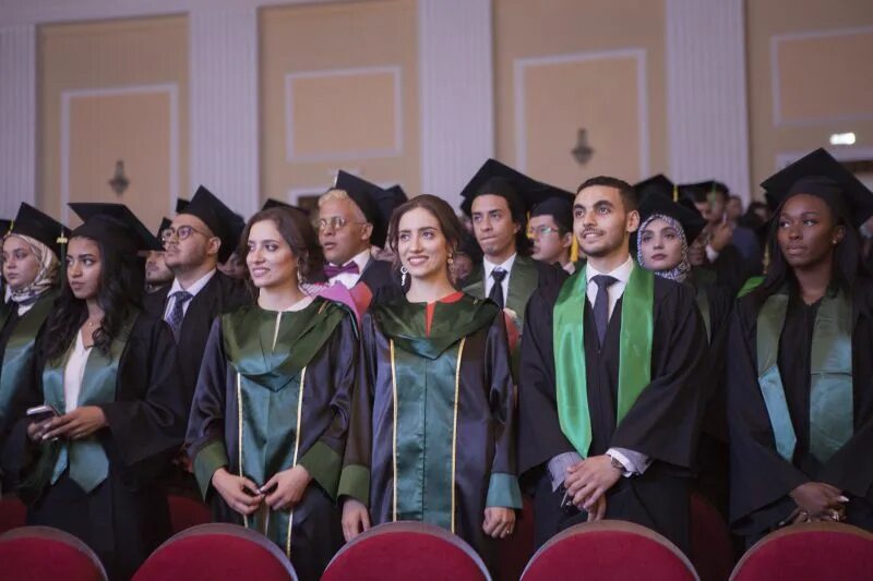 выпускник вуза. факультет иностранных студентов барнаул. выпускной в университете. выпускной студентов. фон для выпускников.