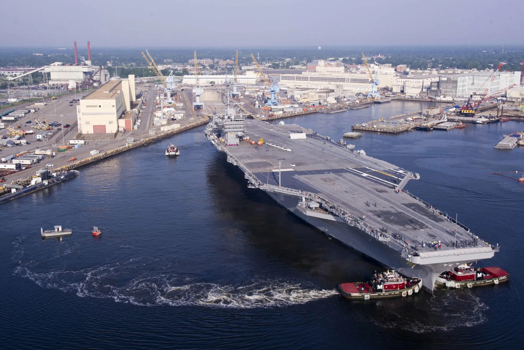 Самые крупные морские флоты. Норфолк база ВМФ США. База ВМС США Норфолк. Порт Норфолк США. Норфолк (военно-морская база).