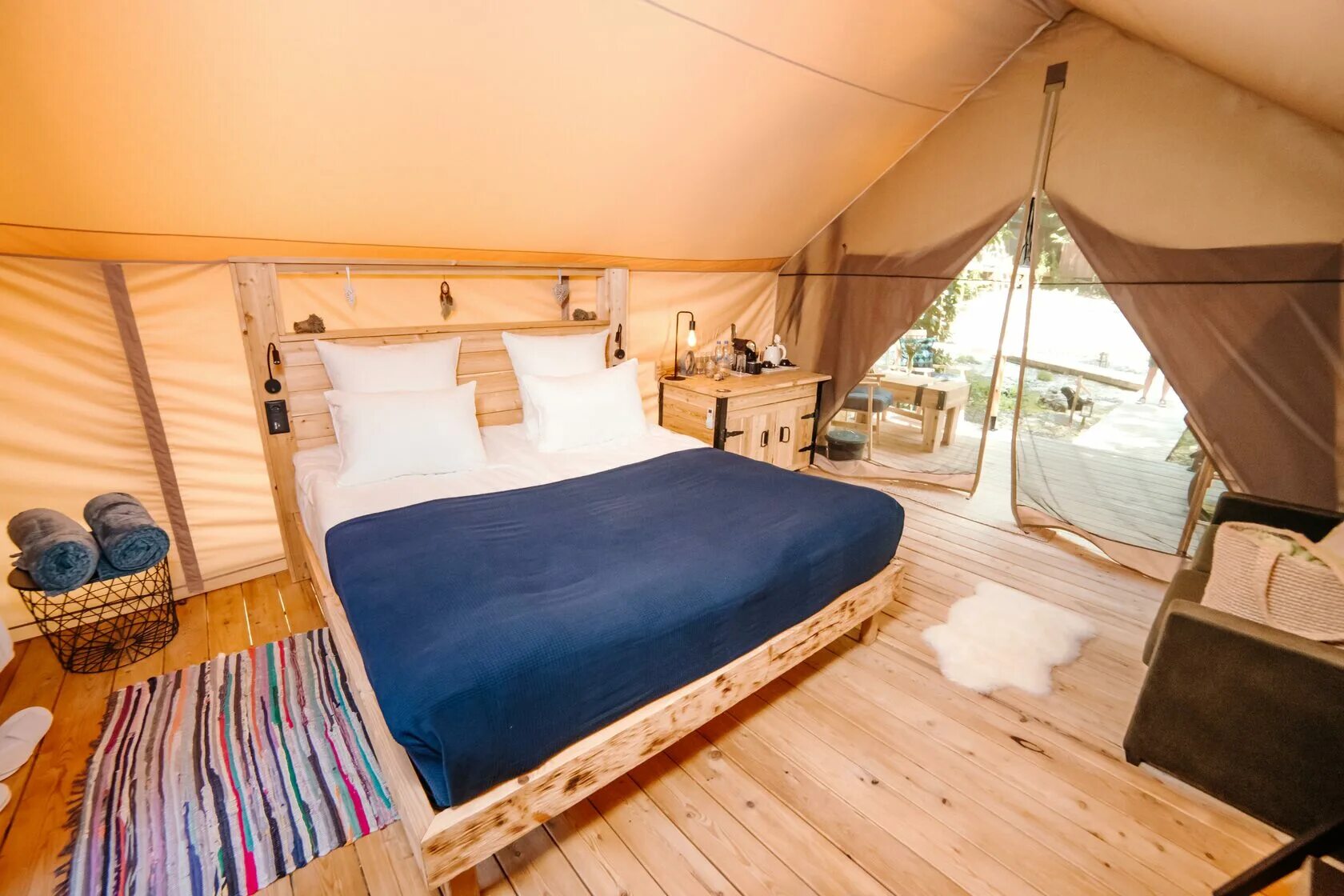 Garuda glamping abkhazia. Глэмпинг Лаго Наки. Шикша глэмпинг. Глэмпинг Анапа Утриш. Глэмпинг Подмосковье.