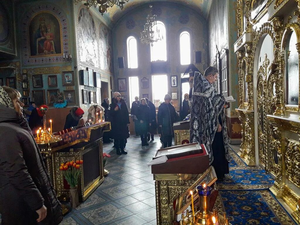 утренняя служба в церкви 6 января. утренняя служба в церкви 6 января. сочельник в храме. утренняя служба в церкви 6 января. рождество 7 января.