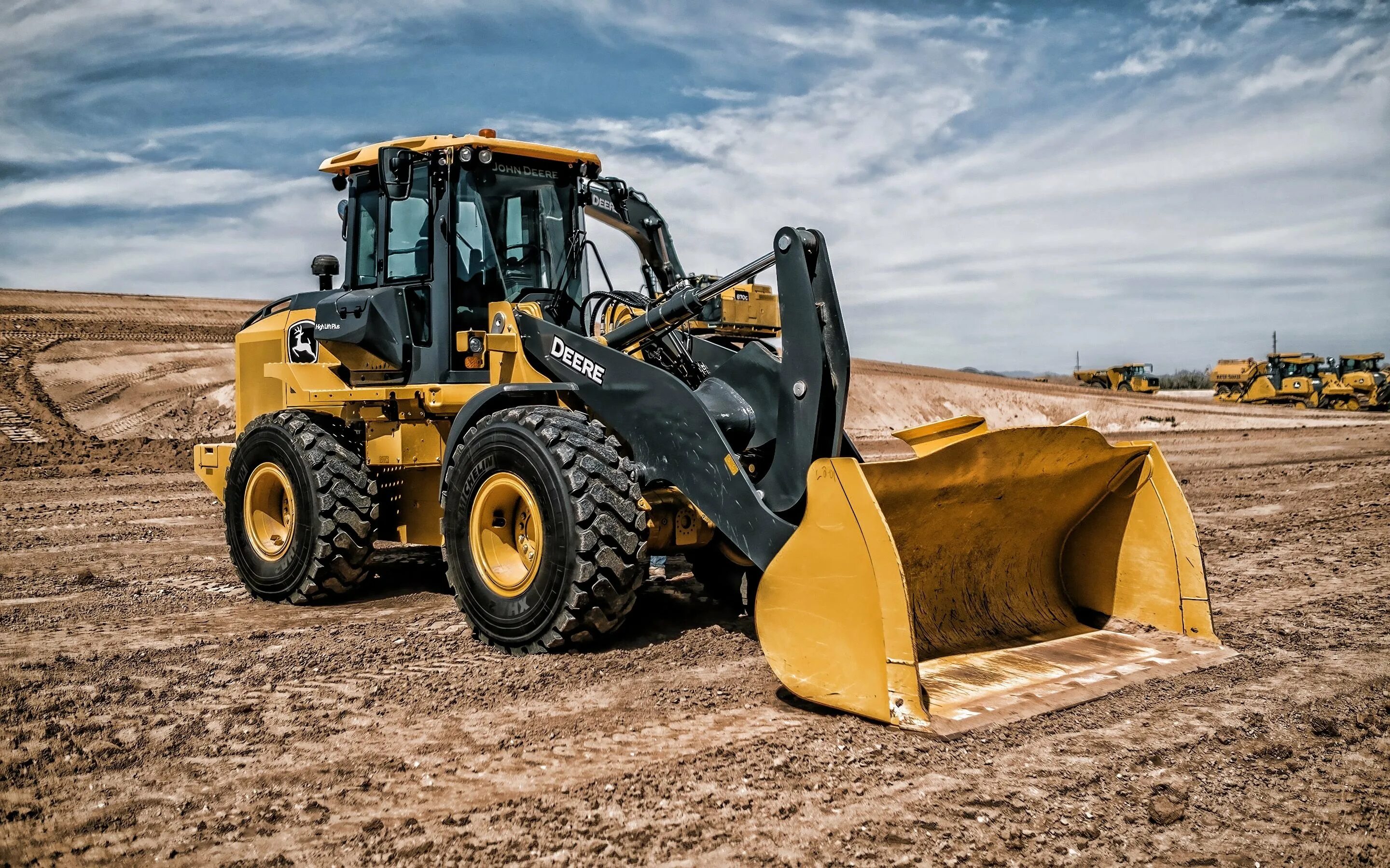 Car loading. John Deere экскаватор погрузчик. Погрузчик John Deere 318d. John Deere 325. John Deere 644k.