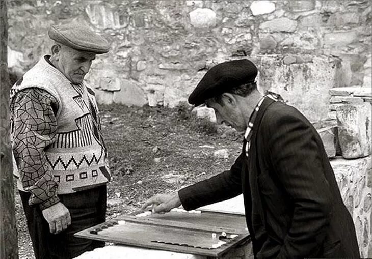 Игрок в нарды. Джавид 2023. Армяне и нарды. Мемы про армян и нарды. Армяне играют в нарды в мерседесе.