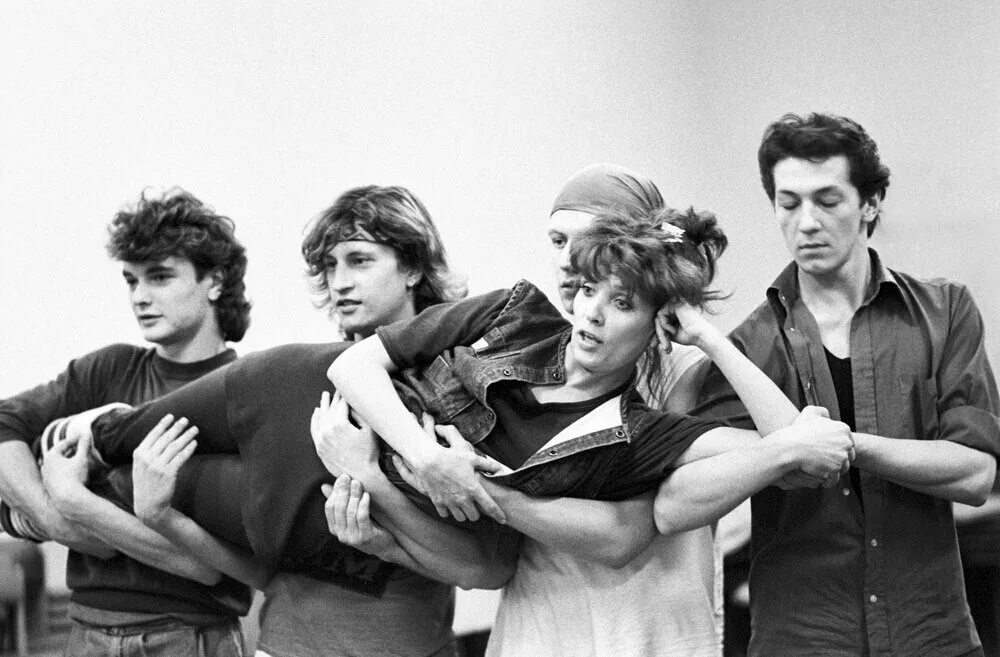 Лайма вайкуле в молодости в кабаре. Лайма вайкуле в молодости в варьете. Лайма вайкуле в кабаре. Вайкуле в юрас перле фото. Юрас перле варьете.