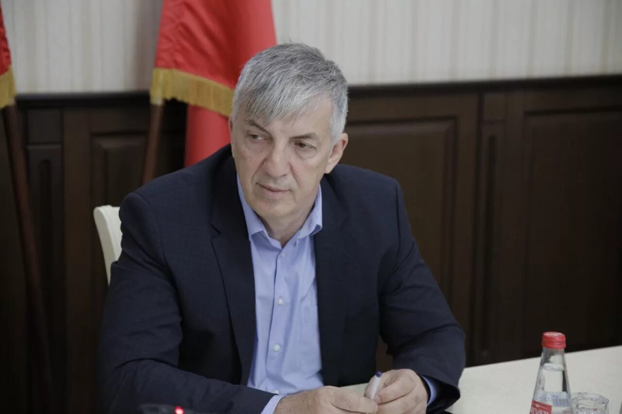 Хизри абакаров. Хизри магомедович абакаров. Хизри магомедович. Хизри магомедович абакаров депутат. Хизри магомедович.