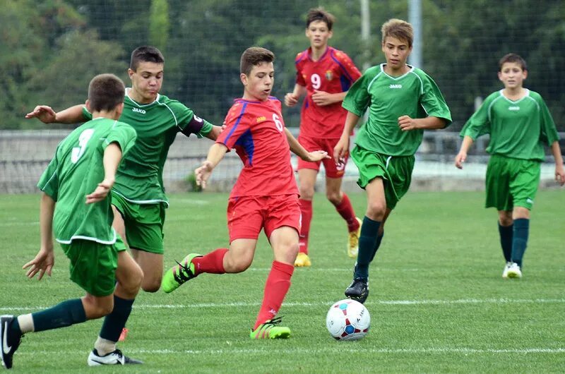 в турнире по футболу среди пап. футбольная школа луч одинцово. юношеский футбол. футбол юноши 2006 г. футбол среди мальчиков.