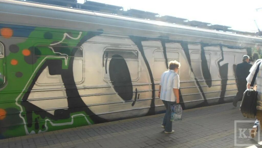 Граффити на электричках. Граффити на вагонах. Граффити РЖД. Граффити на поездах РЖД.