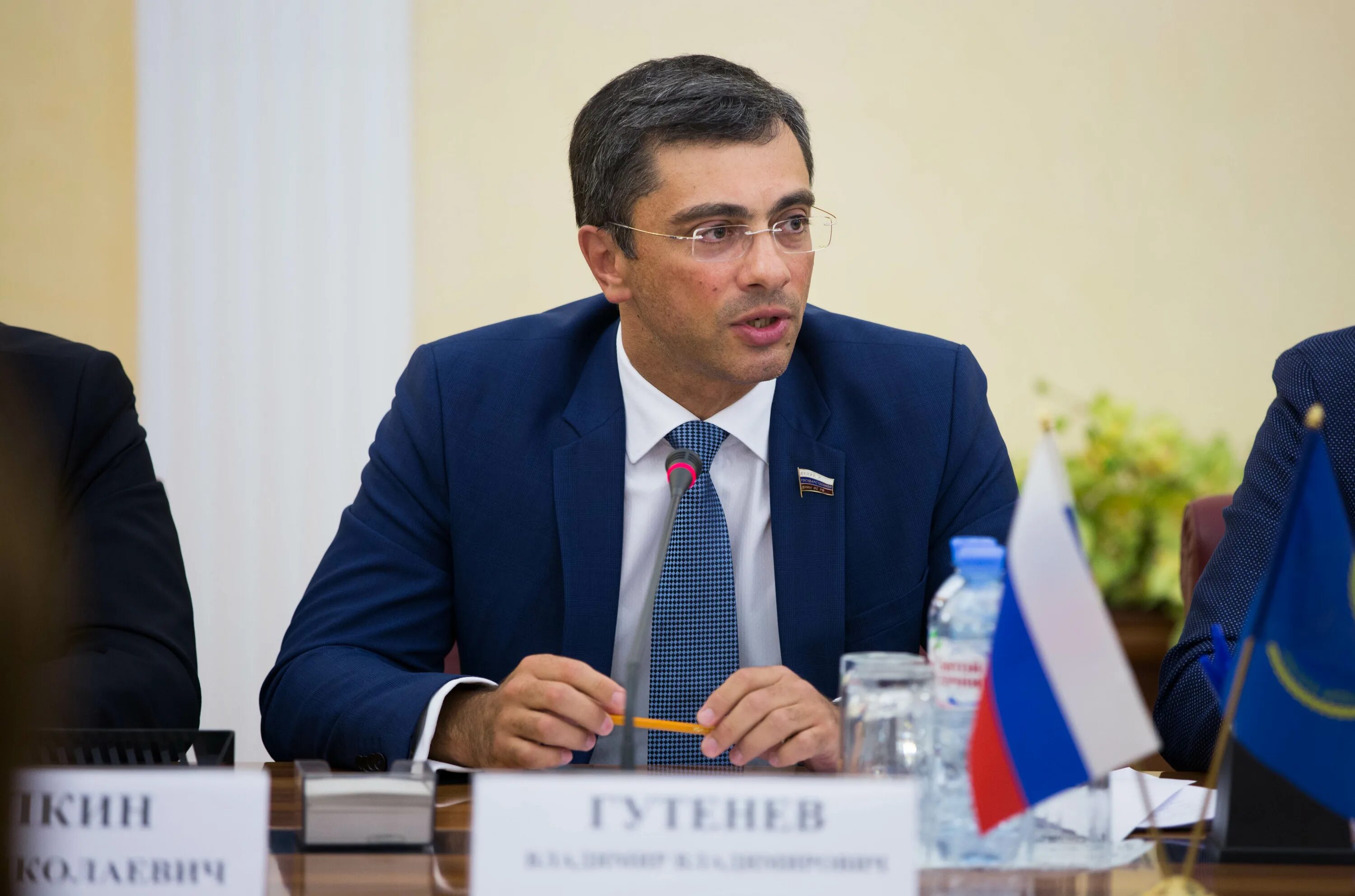 депутат государственной думы гутенев. гутенев владимир владимирович российский общественный деятель. гутенев александр владимирович. гутенев владимир владимирович союз машиностроителей. депутат государственной думы гутенев.