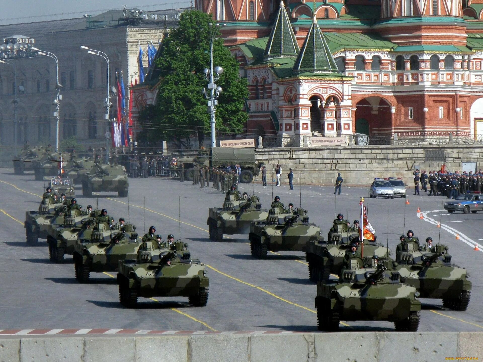 Техника на параде. Бмд 4м на параде. Танк т 34 экранированный. Техника 9 1 18. Парад военной техники.