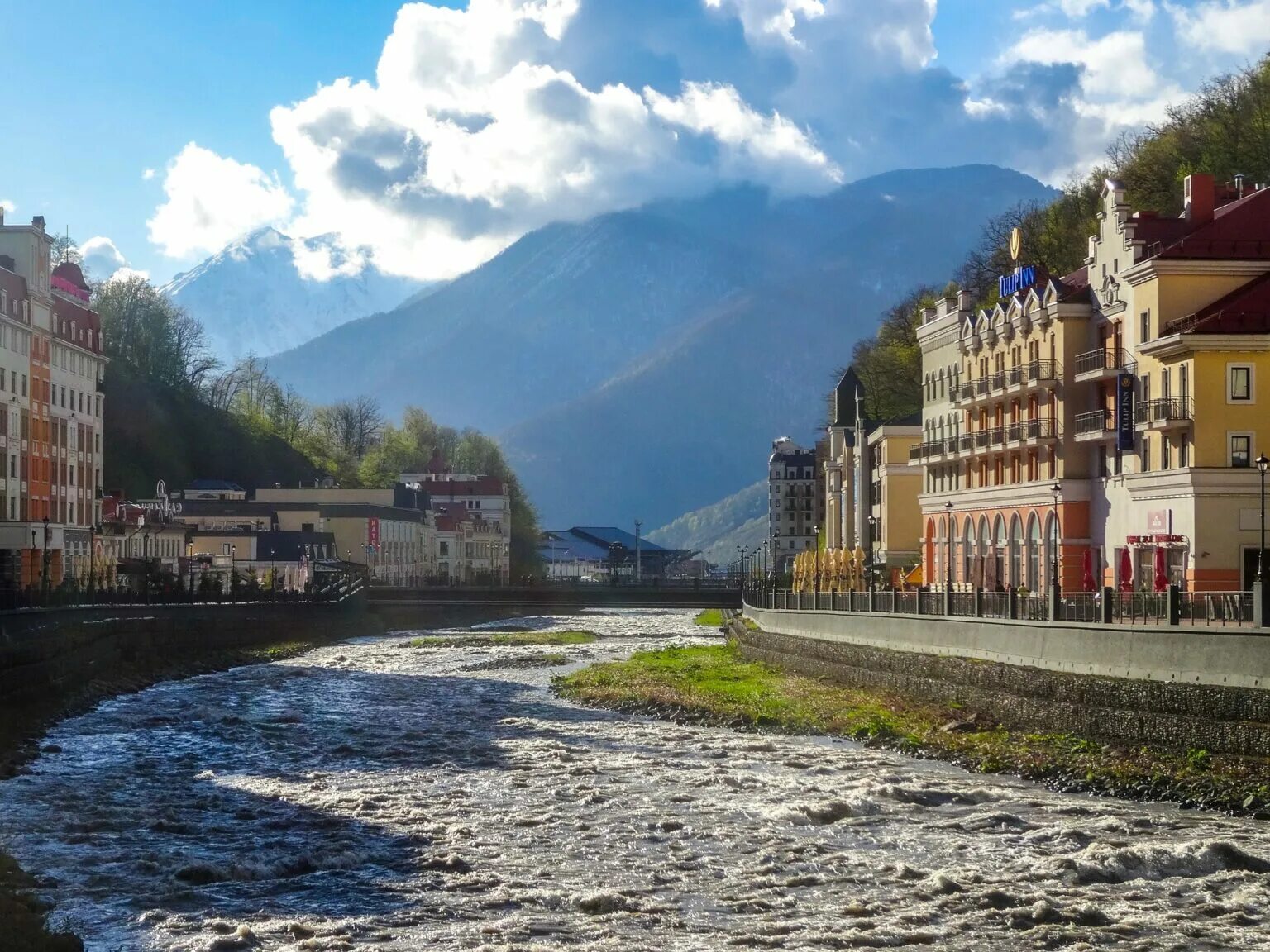 Г красная поляна краснодарский край сочи. Красная Поляна Сочи. Горная река Сочи красная Поляна 2022. Красная Поляна Сочи река. Красная Поляна Сочи март.