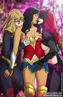 Wonder Woman Fuck Supergirl.