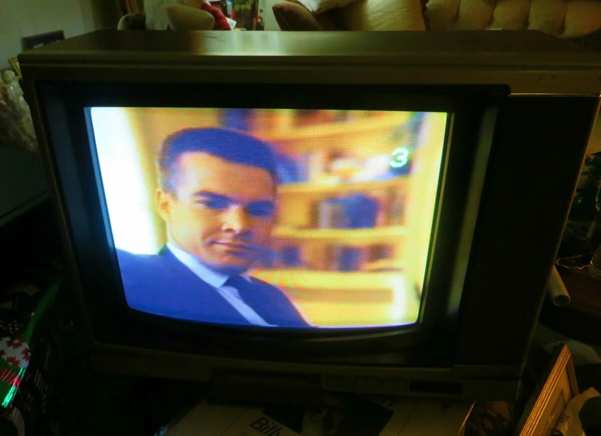 Ремонт телевизора sony trinitron. Телевизор Sony KV Trinitron Color TV. Sony Trinitron 1990. Телевизор Sony Trinitron 1993. Телевизор Sony Trinitron 14.