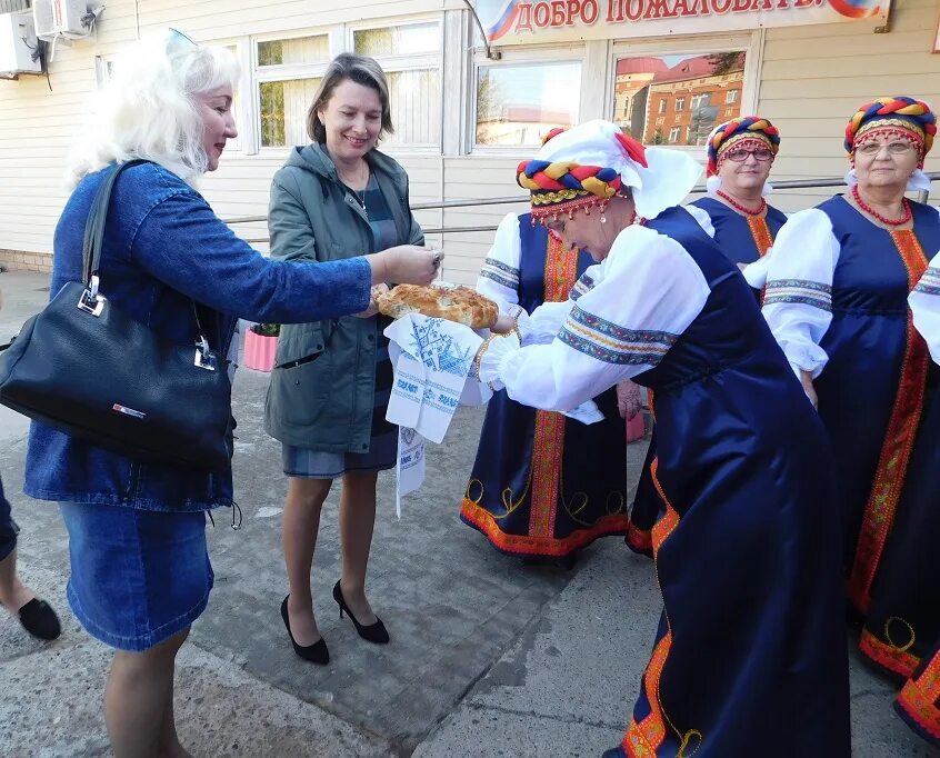 Центры социального обслуживания красноярск. Центральный комплексный центр Красноярск. КЦСОН Красноярского района Астраханской области. День открытых дверей в КЦСОН. Малоархангельск центр соц.обслуживания населения.