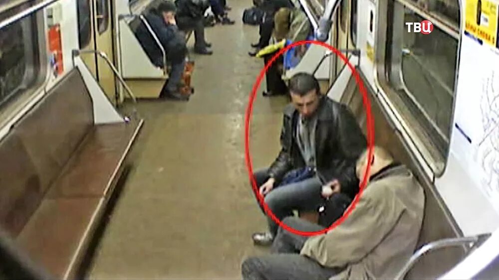 Можно ли в метро с пистолетом. Карманники Московском метро. Карманная кража в метро.