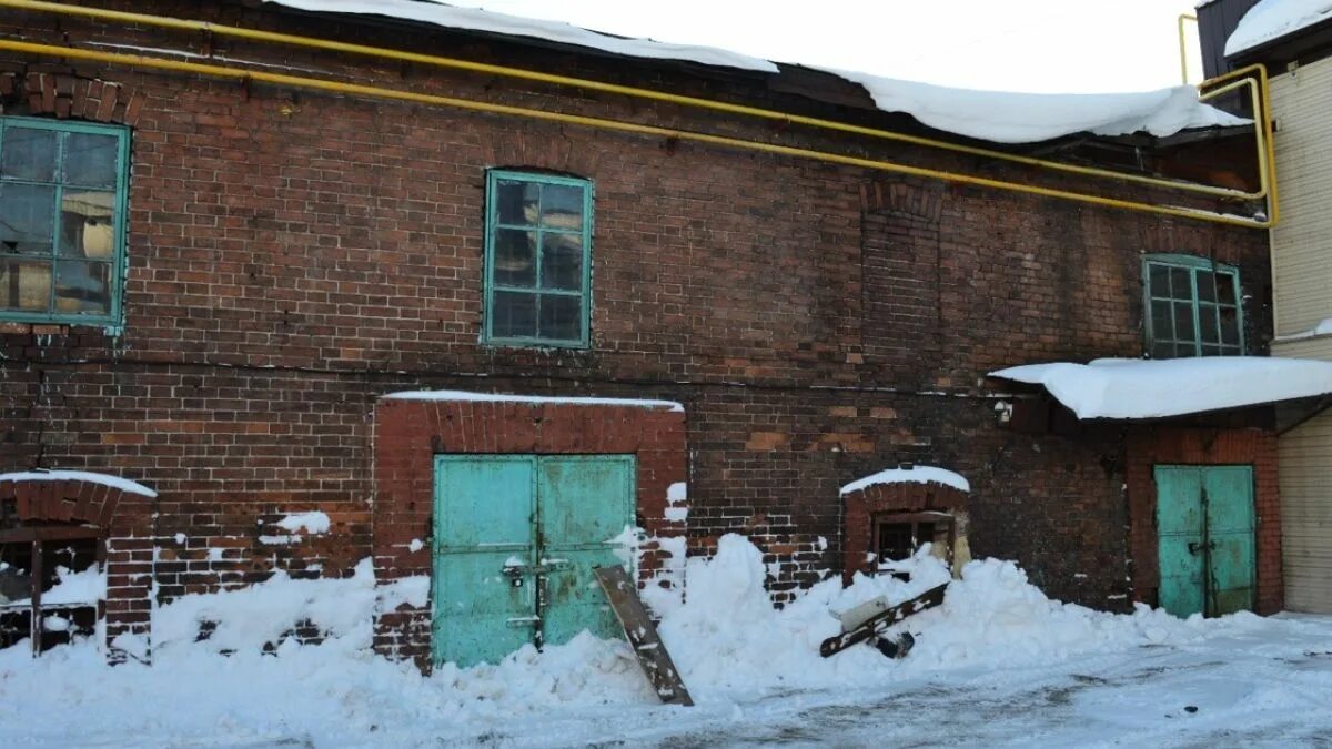 Толстого 23 барнаул. Русские здания. Этажные дома в Падуне. Двухэтажка после пожара. Новый Бор дом культуры.