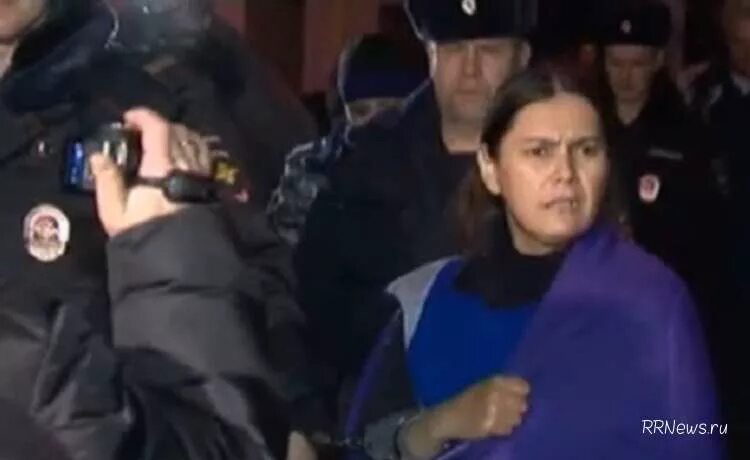 Метро октябрьское поле женщина с головой ребенка. Няня отрубила ребенку голову. Мужчина с головой ребенка. Мусульманская фанатичка с головой ребенка. Накаченный с лицом ребенка.