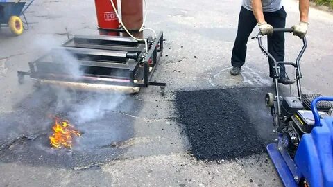 При ремонте дороги асфальт разогревают почему запах