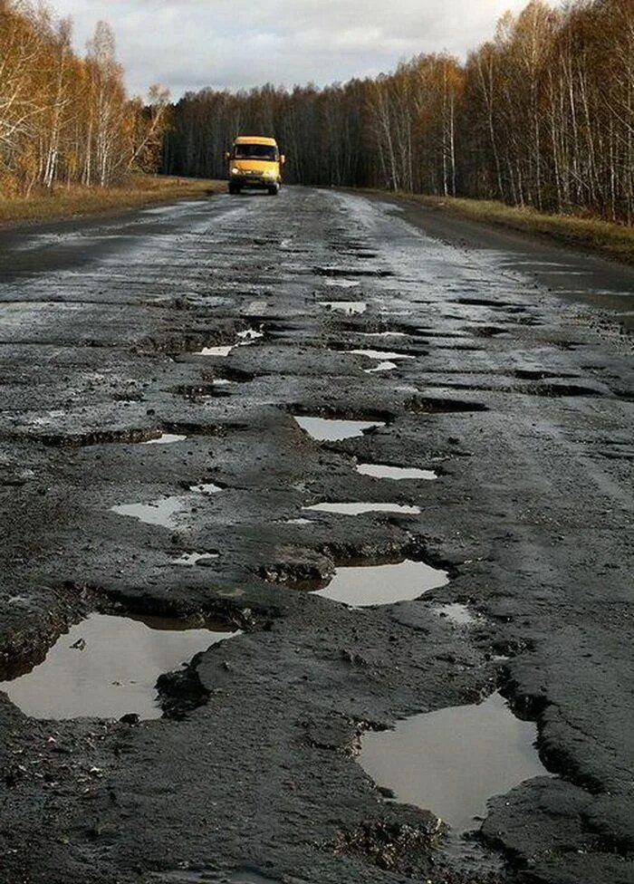 Плохие дороги в россии. Дороги России. Плохая дорога. Разбитая дорога. Плохие дороги.