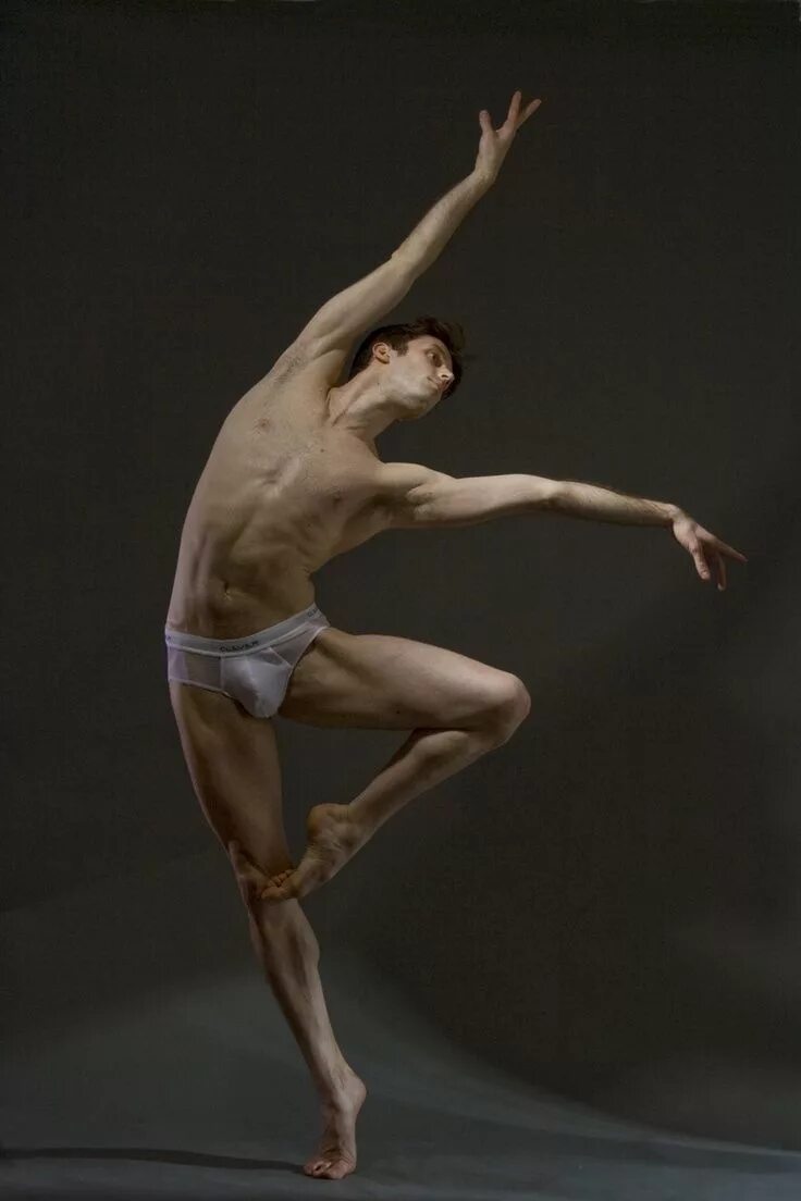 Даниил симкин артист балета. Иван поддубняк балет. Современный балет мужчина. Филипп марсден балет. Кирилл макурин балет.