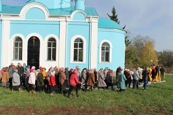 Прогноз погоды глазуновка орловская. Храм Рождества Пресвятой Богородицы Глазуновка. Фонтаны в Ловчиково Глазуновского. Храм Глазуновка престольный праздник. Ловчиково Приокская Нива Евдокимов.