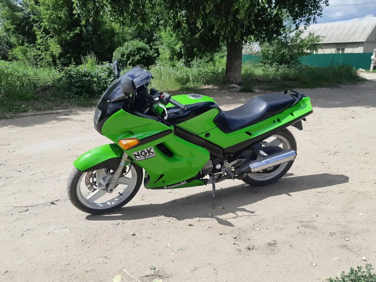 Кавасаки бу. Кавасаки ниндзя 400. Мотоцикл кавасаки 250. Kawasaki gpz 550 custom. Кавасаки бу.