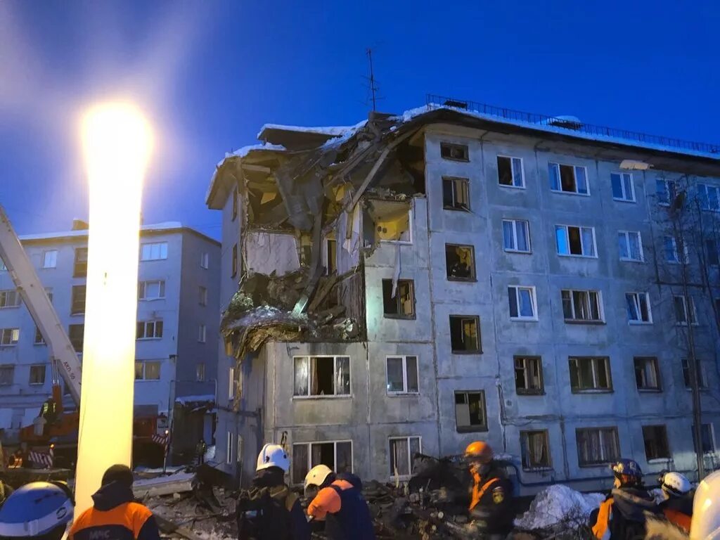 Здание пострадало от взрыва бытового газа. Мурманск газ. Свердлова 6/1 мурманск. Проект арктик спг. Газ в мурманске.