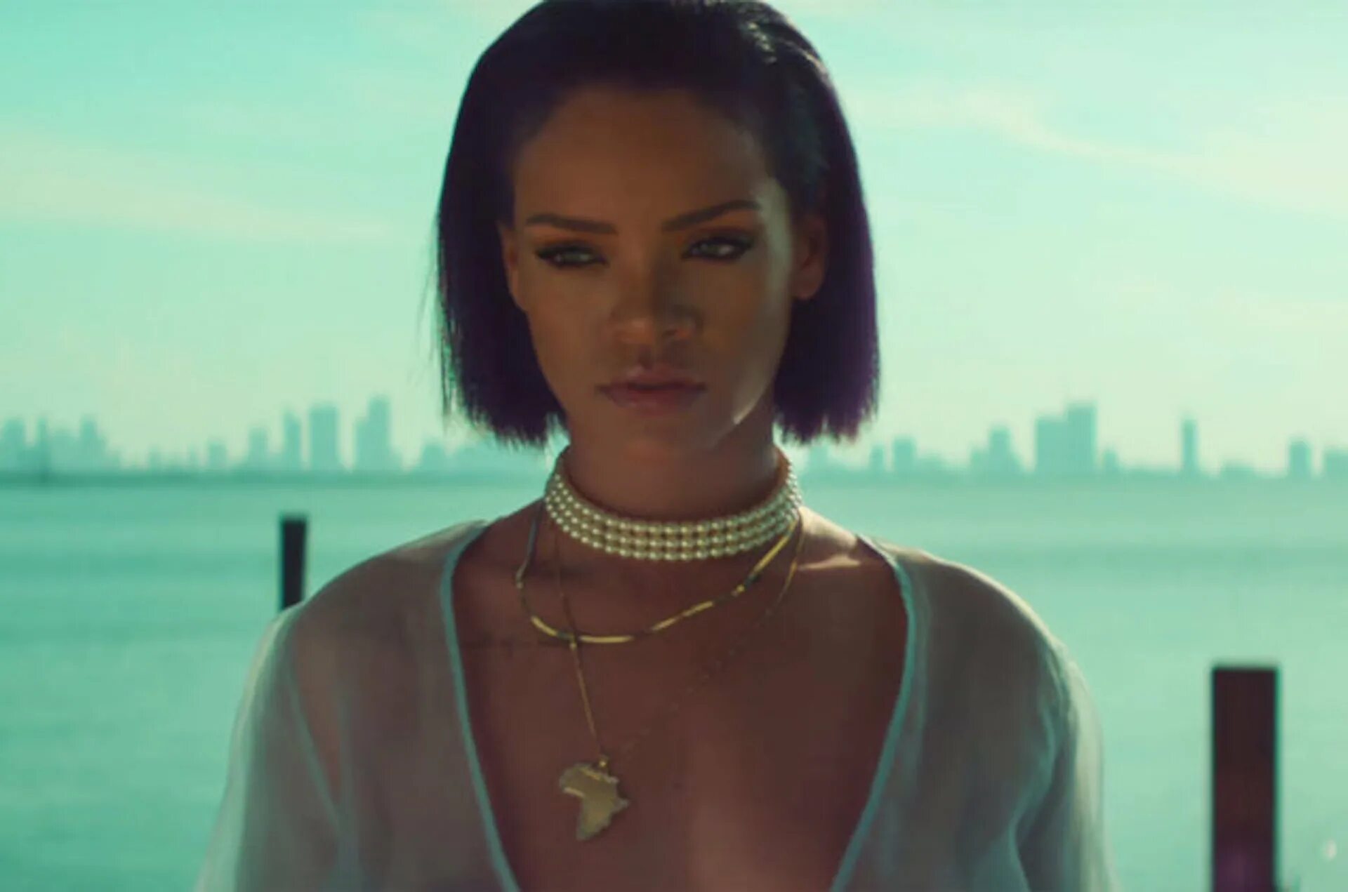 Песня needed me. Рианна needed me. rihanna 2016 needed me. rihanna needed me клип. рианна первый клип.