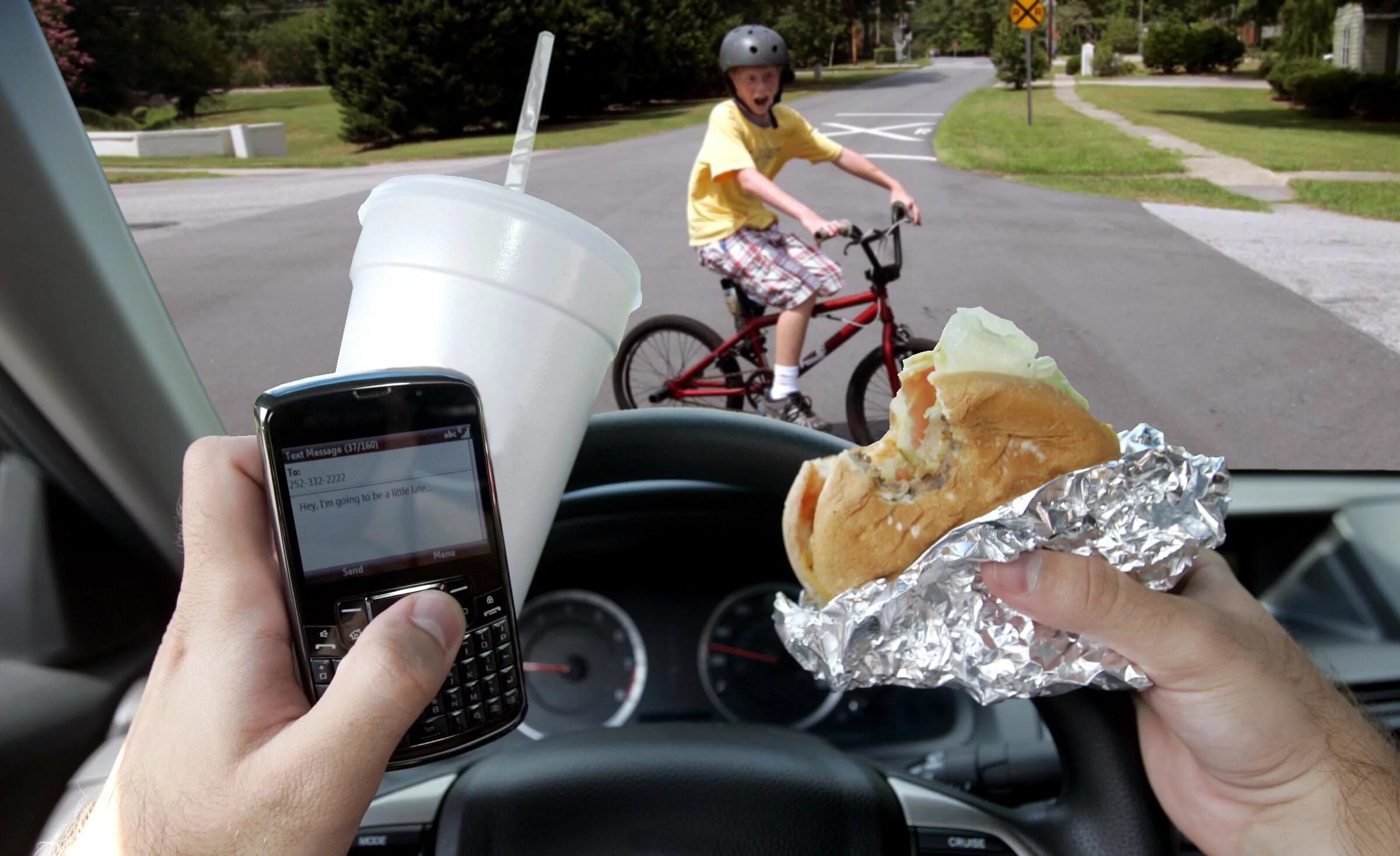 Еда за рулем. Мобильники за рулём. Невнимательность на дороге. Еда в машине.