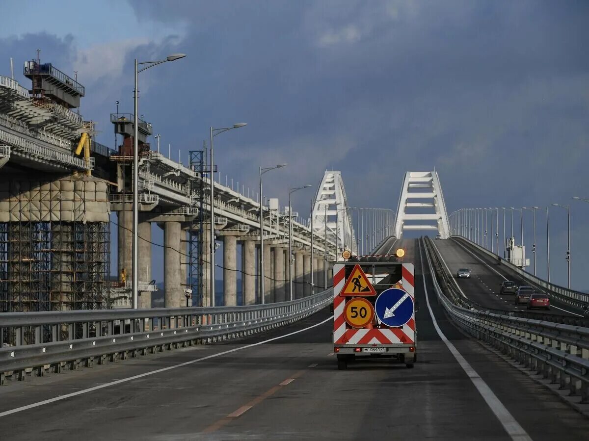 Крымский мост открыт для автомобилей. Крымский мост 2023. Хуснуллин Крымский мост. Что с крымским мостом на сегодня 2023. Крымский мост 2022.