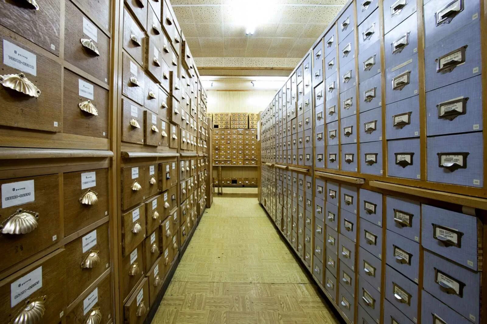 Сейфовая дверь для хранилища монолит м07б. Банковское хранилище. Государственный архив российской федерации. Банковский сейф заброшка. Хранилище vault.