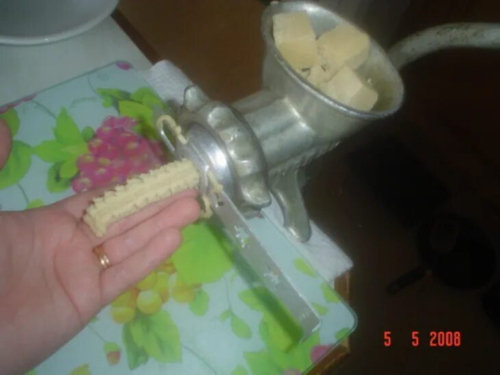 Подарили мясорубки. Насадки для мясорубки. Насадки на электромясорубку. Насадка на мясорубку для печенья. Формочки для печенья через мясорубку.