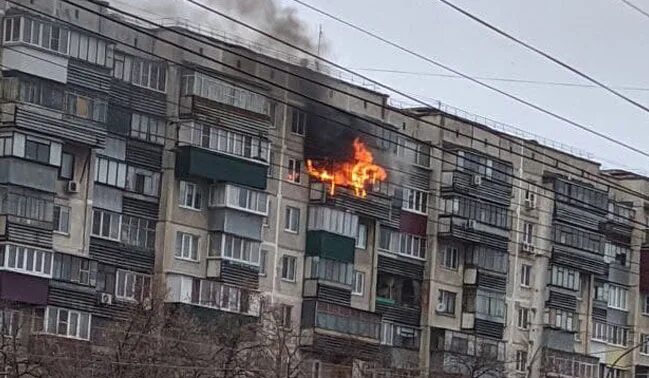 Юность сгоревших дней. Пожар на Кулакова Курск. Проспект Кулакова Курск. Пожар в Курске сейчас. Пожар на проспекте Азадлыг.