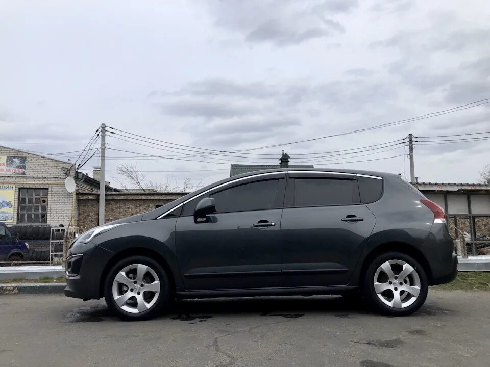 Купить пежо 3008 авито. Диски Peugeot 3008. Пежо 3008 225/55 r17. Диски r17 Peugeot 3008. R18 на Peugeot 3008 2011.