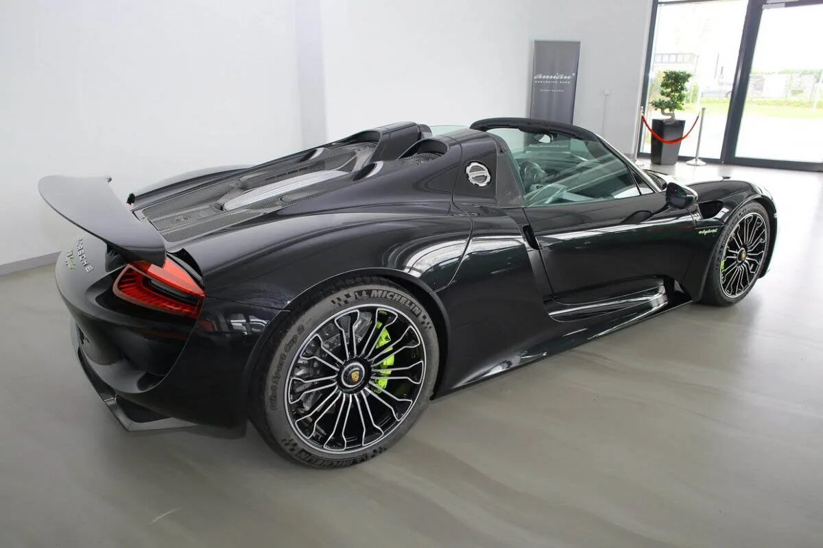 Porsche 918 цены. Порше 918 Спайдер. Порше гиперкар 918. 918 Porsche Spyder for sale. Порше 918 Spyder 2021 Mansory.