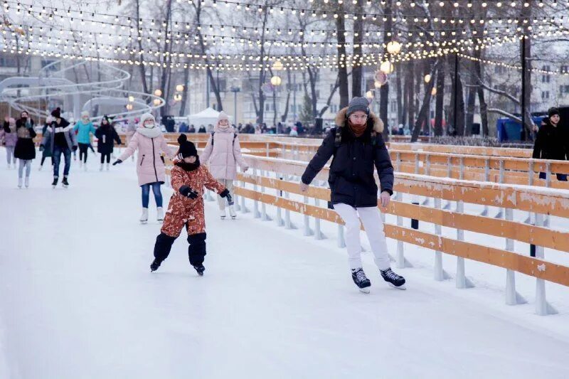 Парк Терешковой в Челябинске каток. Каток в парке Терешковой. Челябинск детский парк имени Терешковой каток. Парк Терешковой в Челябинске искусственный каток. Город прокат коньков