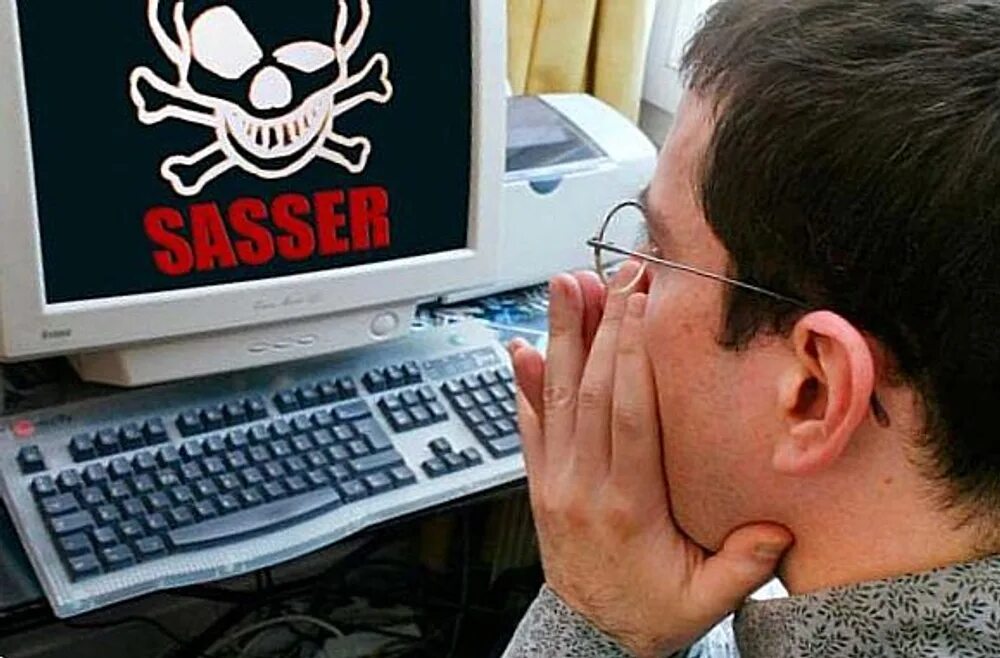 Вирус грузи. Компьютерный вирус Sasser. Червь Sasser. Sasser 2004 компьютерный вирус. Злой компьютер.