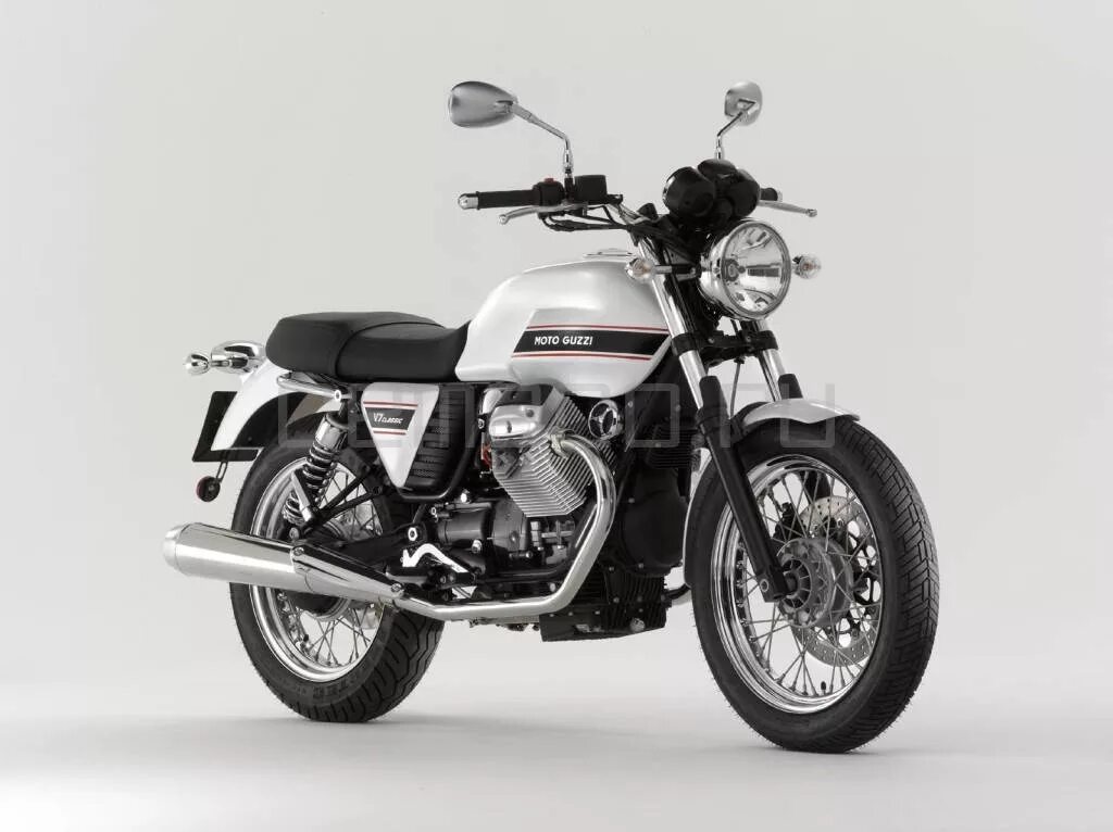 Байк 75 авто. Moto Guzzi v7 Classic. Мотоциклы Moto Guzzi. Мото Гуцци v7 Классик. Нео Классик мотоциклы.