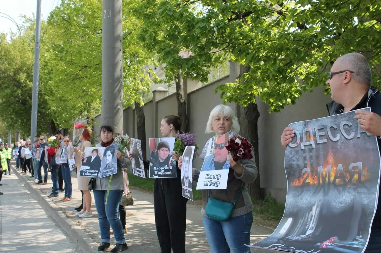 Одесский профсоюз. Дом профсоюзов в Одессе 2 мая 2014. Одесса 2014 дом профсоюзов. Одесса 2 мая дом профсоюзов. Дом профсоюзов в Одессе сейчас 2022.