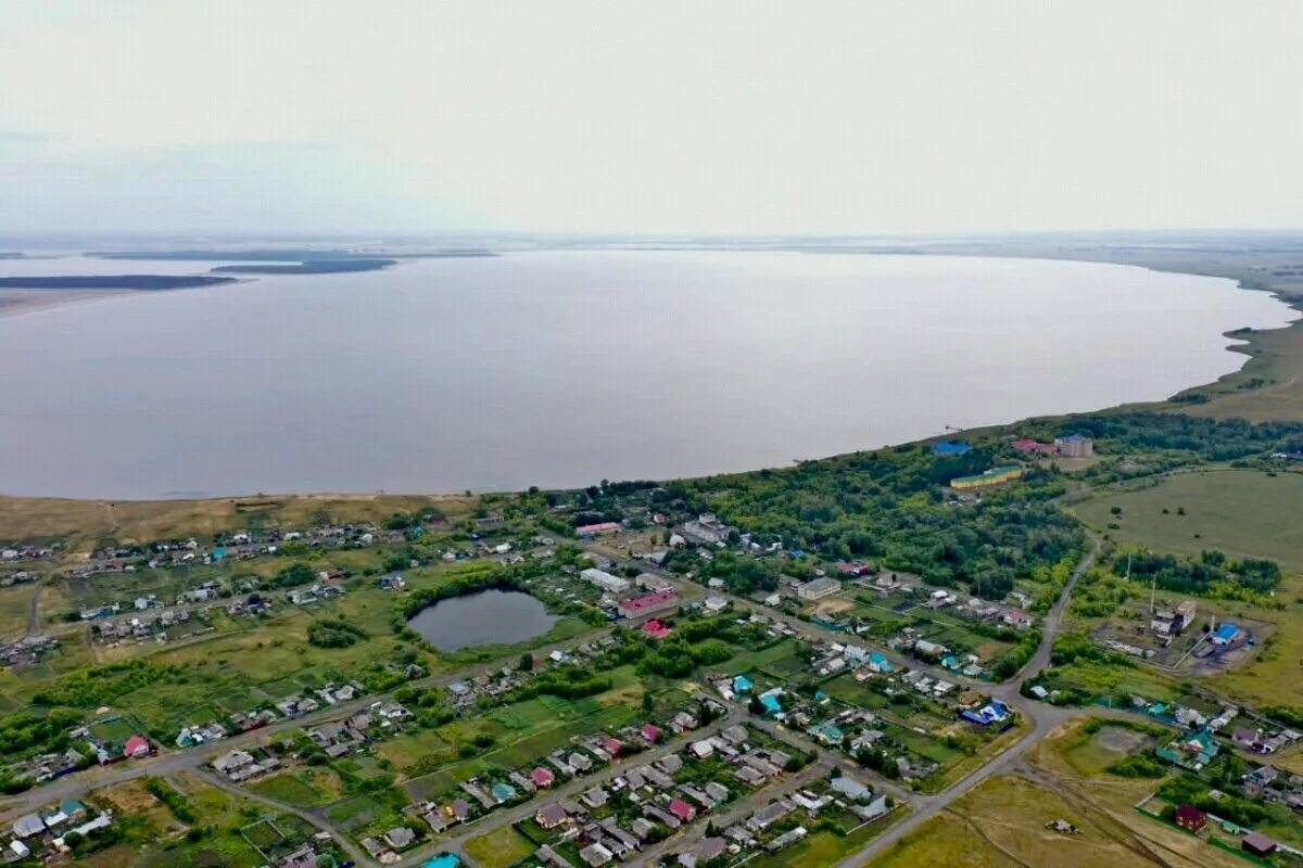 Озеро Медвежье Курганская область. Солёное озеро в Курганской области Медвежье. Санаторий озеро Медвежье Курганская область. Петухово озеро Медвежье. Мертвое озеро курганская область