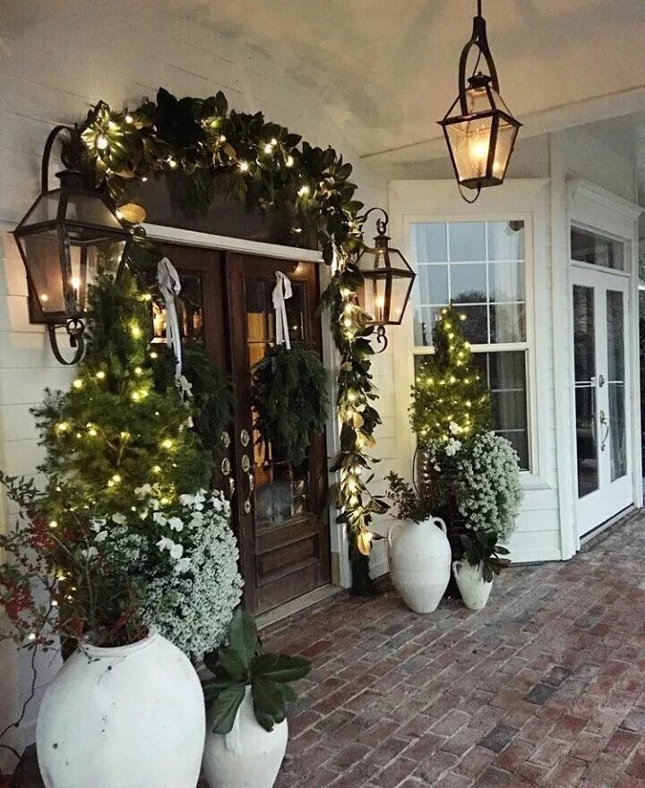 Beauty Outdoor christmas, Front door christmas decorations, Christmas porch